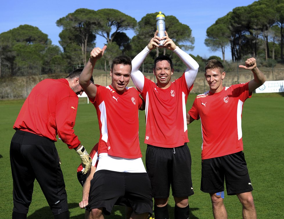 Fotbalisté Plzně na soustředění v Turecku: zleva Matúš Kozáčik, Daniel Kolář, Stanislav Tecl, Pavel Horváth a Patrik Hrošovský