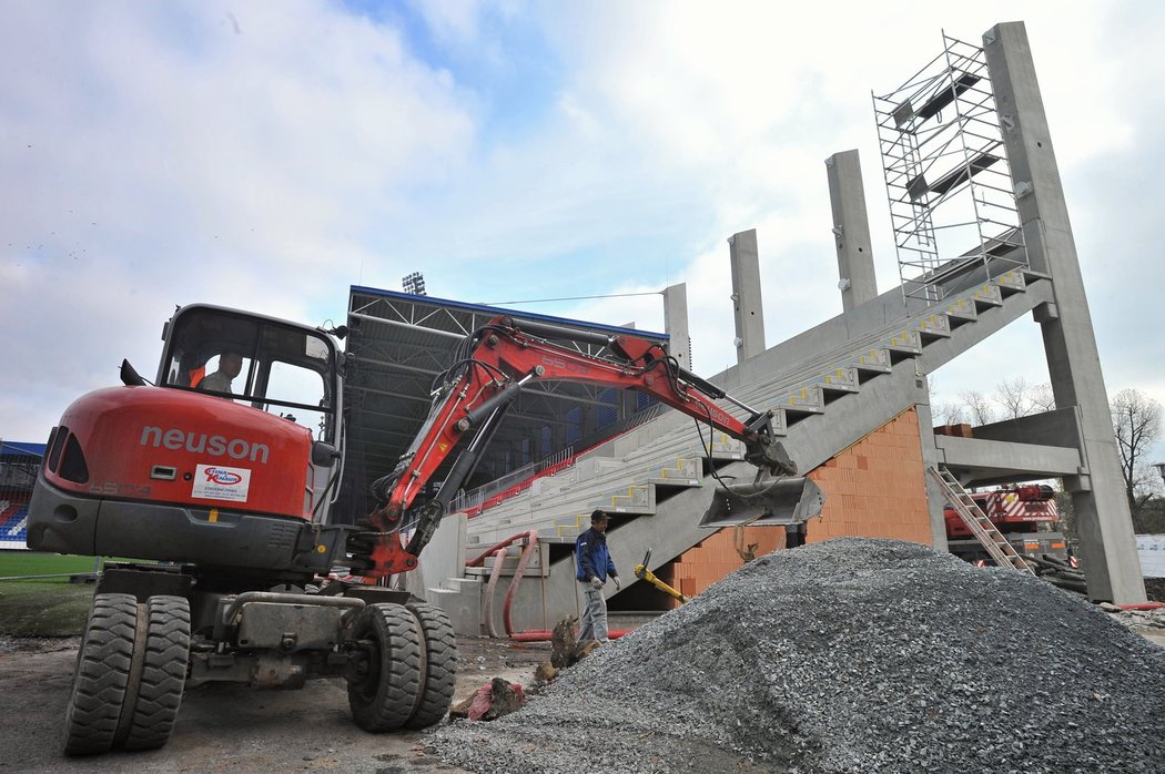 Stavba jižní tribuny Doosan arény v Plzni