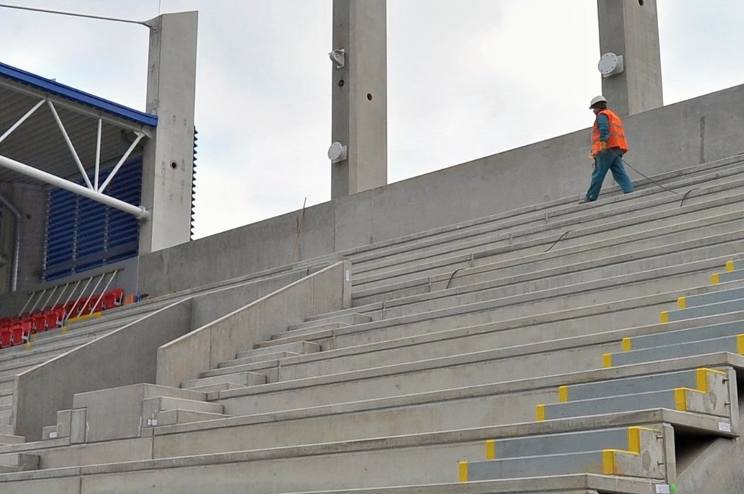 Stavba jižní tribuny plzeňské Doosan arény