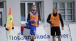 Mladý plzeňský útočník Ondřej Štursa se rozcvičuje během utkání s Karvinou