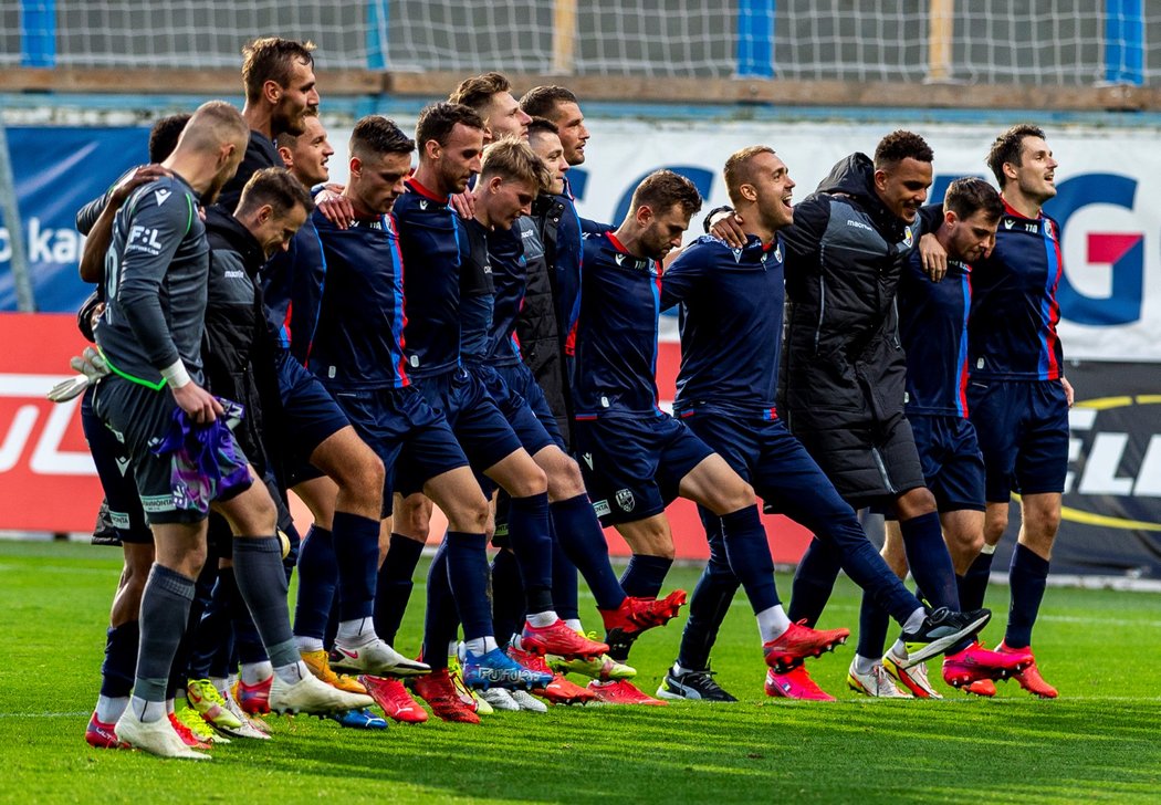 Plzeňští fotbalisté se radují z výhry nad Teplicemi