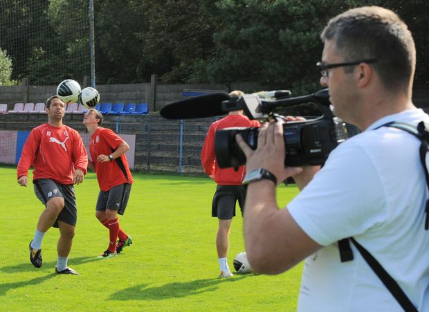 Plzeňští fotbalisté trénují před kamerou iSport.cz. Plzeňští fotbalisté trénují před kamerou iSport.cz.
