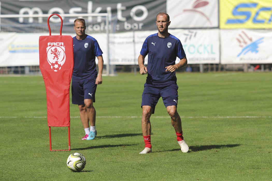 Zkušení plzeňští obránci Roman Hubník a David Limberský během tréninku na soustředění v Rakousku