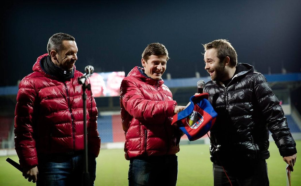 Fotbalisté Plzně Pavel Horváth a Václav Pilař podpořili svou účastí vánoční akci plzeňského klubu. V Doosan Areně se bavilo na patnáct stovek fanoušků.