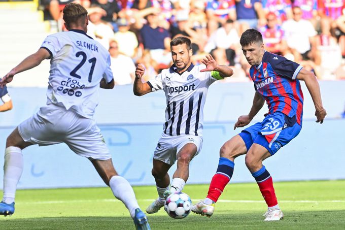 ONLINE: Plzeň - Slovácko 0:0. Viktoria se marně tlačí za gólem, za hosty jde do hry Vorlický ONLINE: Plzeň - Slovácko 0:0. Viktoria se marně tlačí za gólem, za hosty jde do hry Vorlický