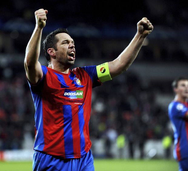Pavel Horváth vedl Viktorii Plzeň jako kapitán v utkání Ligy mistrů proti AC Milán Pavel Horváth vedl Viktorii Plzeň jako kapitán v utkání Ligy mistrů proti AC Milán