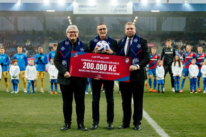 Plzeň darovala naději! Klub předal 200 tisíc korun, do registru vstoupili i hráči Plzeň darovala naději! Klub předal 200 tisíc korun, do registru vstoupili i hráči