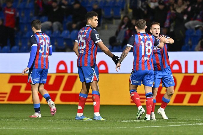 Tvrdý direkt pro Plzeň. Viktoria podlehla Pardubicím, trenér vzal porážku na sebe Tvrdý direkt pro Plzeň. Viktoria podlehla Pardubicím, trenér vzal porážku na sebe