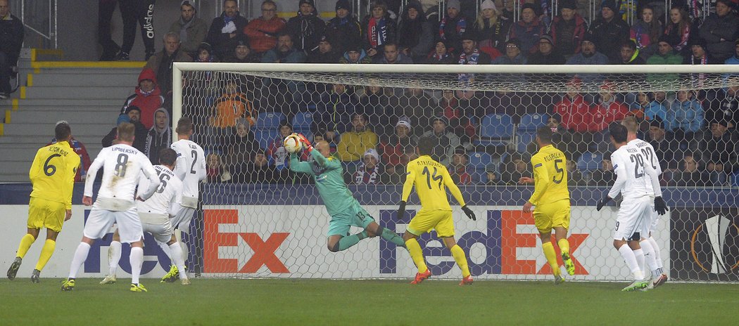 Petr Bolek nastoupil v brance Plzně v zápase proti Villarrealu.