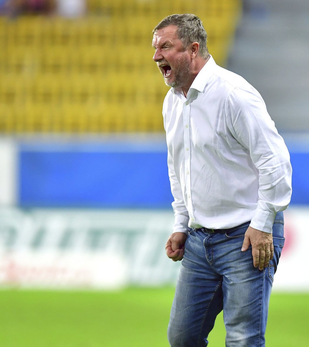 Trenér Pavel Vrba v dobách kdy trénoval Plzeň.