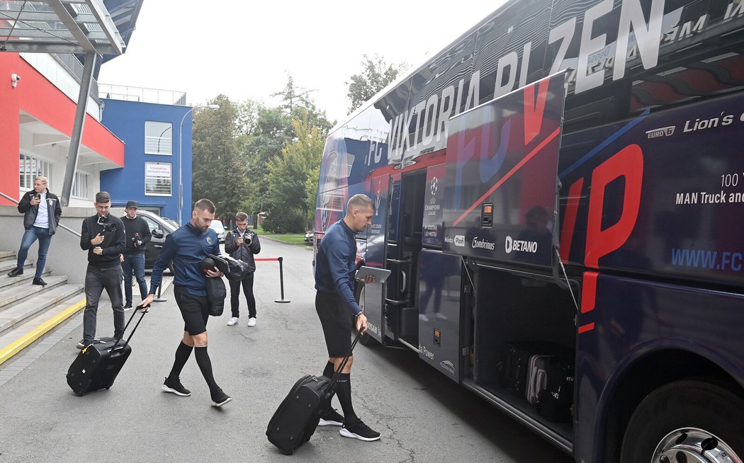 Fotbalová Plzeň se do Mnichova vypravila autobusem
