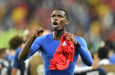 Paul Pogba věnoval semifinálovou výhru nad Belgií na mistrovství světa thajským chlapcům zachráněným ze zatopené jeskyně.