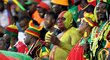Fanoušci domácího Kamerunu v osmifinále Poháru afrických národů