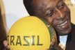 Brazilská fotbalová legenda Pelé vynechá finále Poháru FIFA. Média odhadují, že dostal strach z protestujících obyvatel Brazílie