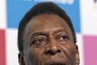 Brazilská fotbalová legenda Pelé vynechá finále Poháru FIFA. Média odhadují, že dostal strach z protestujících obyvatel Brazílie