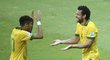 Brazilská radost. Špílamchr Neymar slaví trefu se spoluhráčem Fredem. Brazílie vyhrála v semifinále Poháru FIFA nad Uruguayí 2:1
