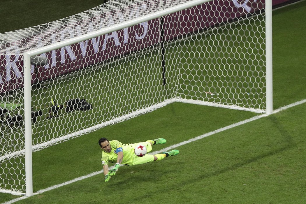 Fantastický Claudio Bravo vychytal všechny tři penalty Portugalců