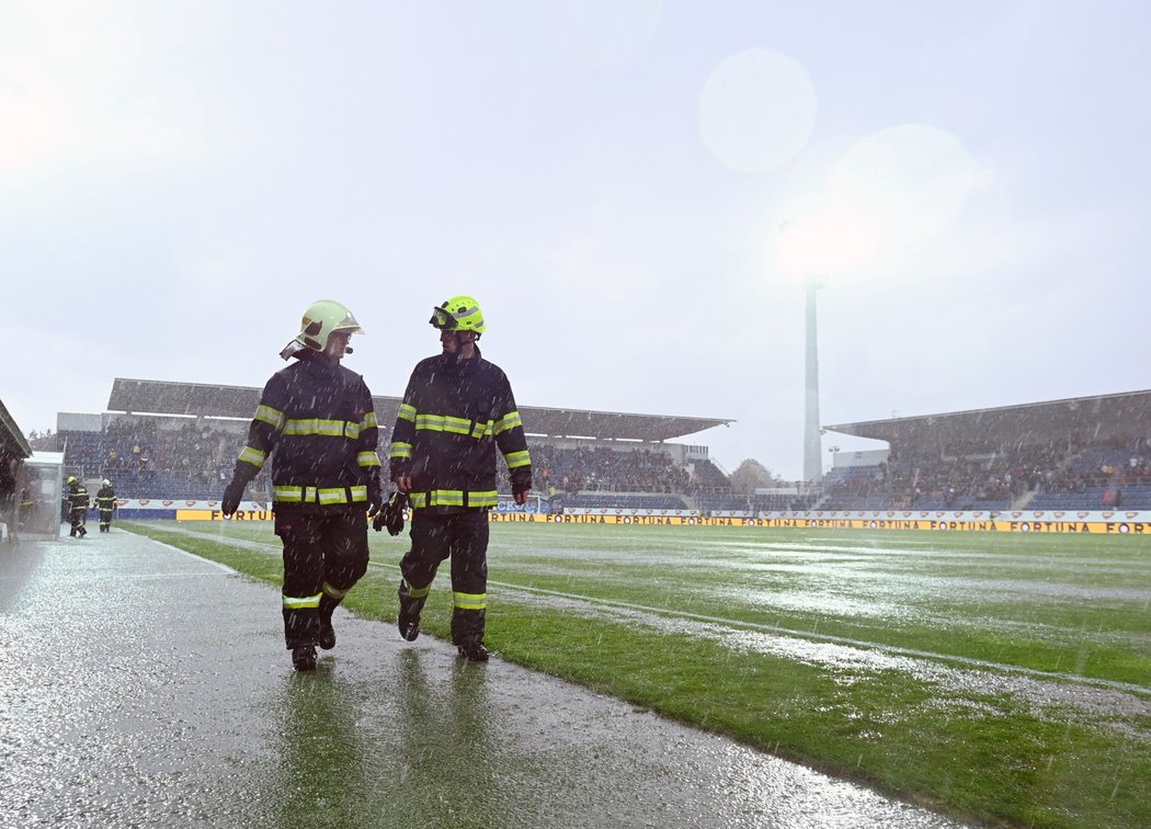 Přívalový déšť v Uherském Hradišti odložil finále MOL Cupu