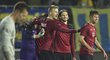 Fotbalisté Sparty se radují z pohárového vítězství po penaltách v Opavě