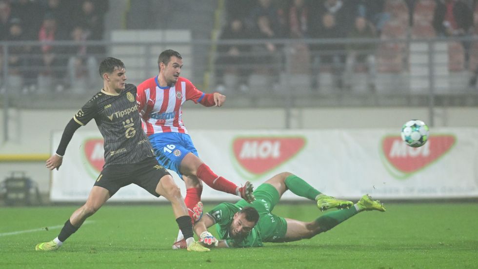 Adam Kronus ze Zbrojovky ve velké šanci proti Hradci