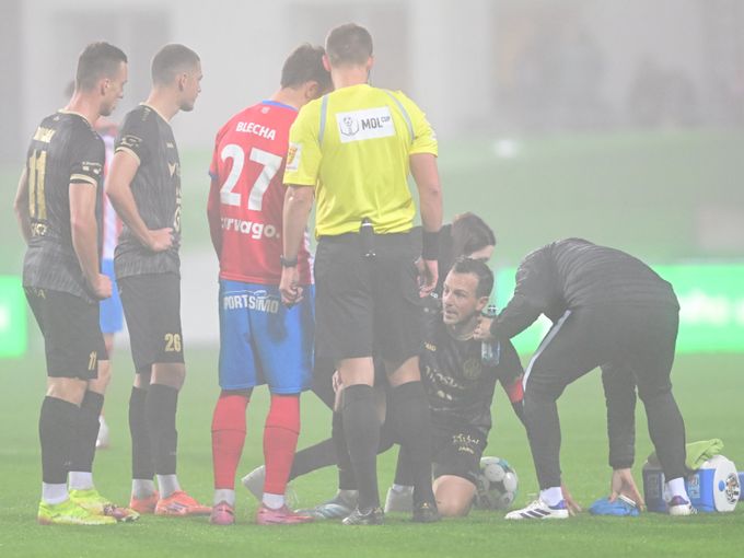 MOL Cup ONLINE: Zbrojovka - Hradec 0:0. Domácí ve velké šanci po chybě Zadražila MOL Cup ONLINE: Zbrojovka - Hradec 0:0. Domácí ve velké šanci po chybě Zadražila