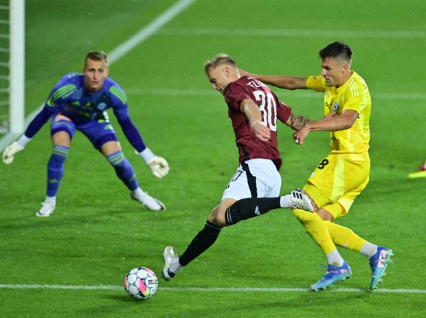 Král soubojů Jakub Pokorný brání Jaroslava Zeleného Král soubojů Jakub Pokorný brání Jaroslava Zeleného