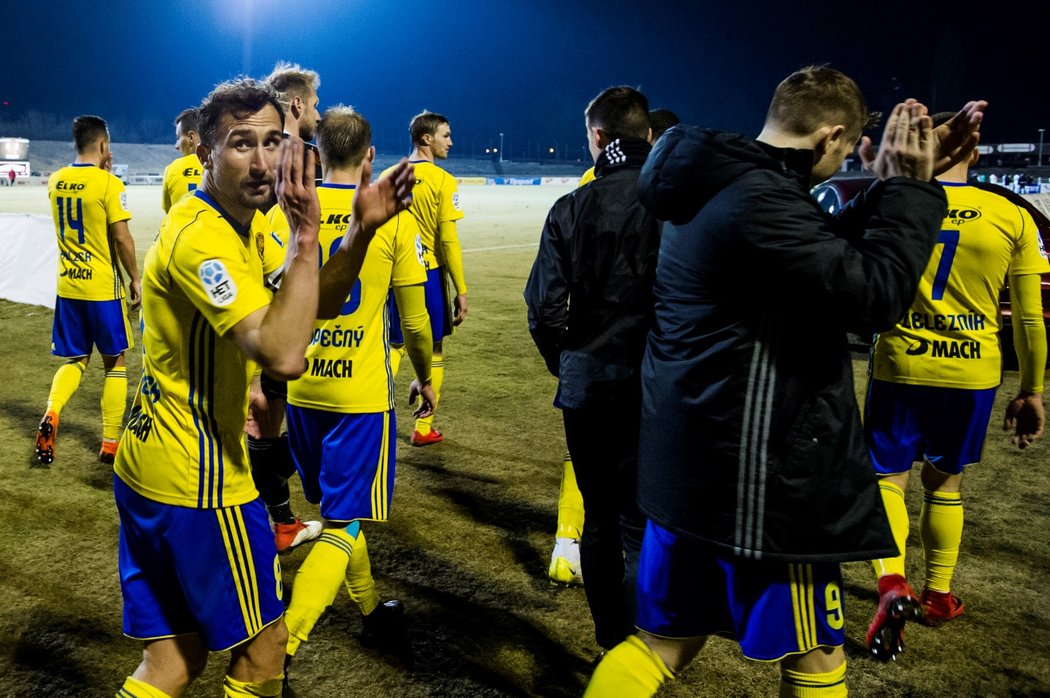 Zlínští fotbalisté se radují z postupu do semifinále Mol Cupu přes Hradec Králové