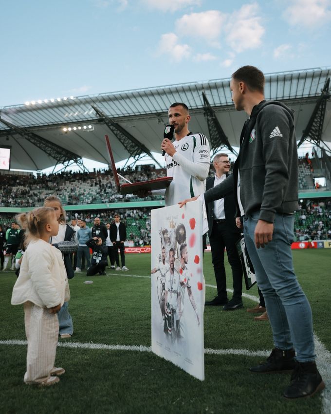 Tady hrát nebudu. Pekhart vypráví o dlouhé kariéře: Aféra s dresy ve Spartě? Nebylo to... Tady hrát nebudu. Pekhart vypráví o dlouhé kariéře: Aféra s dresy ve Spartě? Nebylo to...