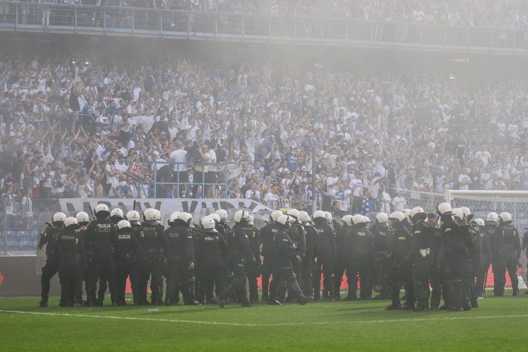 Oslavy titulu Legie se neobešly bez policistů