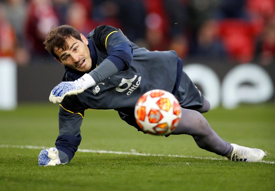 Zkušený brankář Iker Casillas, který řadu let působil v Realu Madrid a aktuálně obléká dres Porta, prodělal na tréninku lehký infarkt