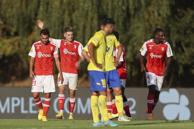 Braga slaví jeden z šesti gólů na hřišti Aroucy Braga slaví jeden z šesti gólů na hřišti Aroucy