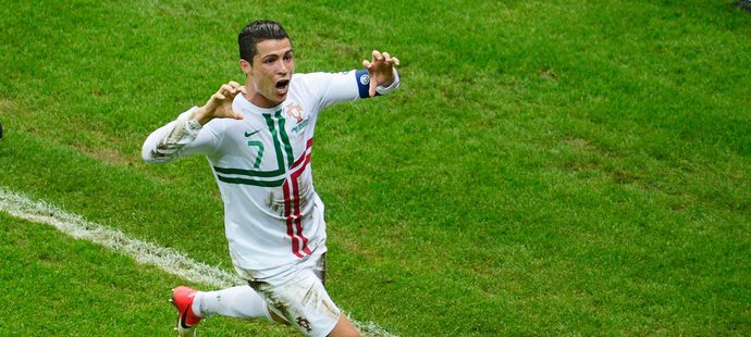 Cristiano Ronaldo po vstřelení branky do sítě Česka