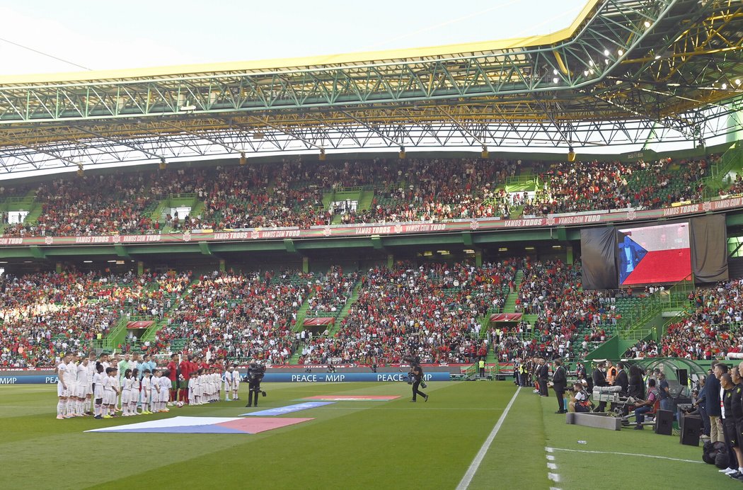 Zaplněný stadion v Lisabonu