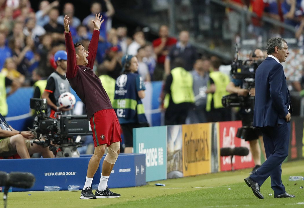 Cristiano Ronaldo na portugalské lavičce prožíval prodloužení s Francií