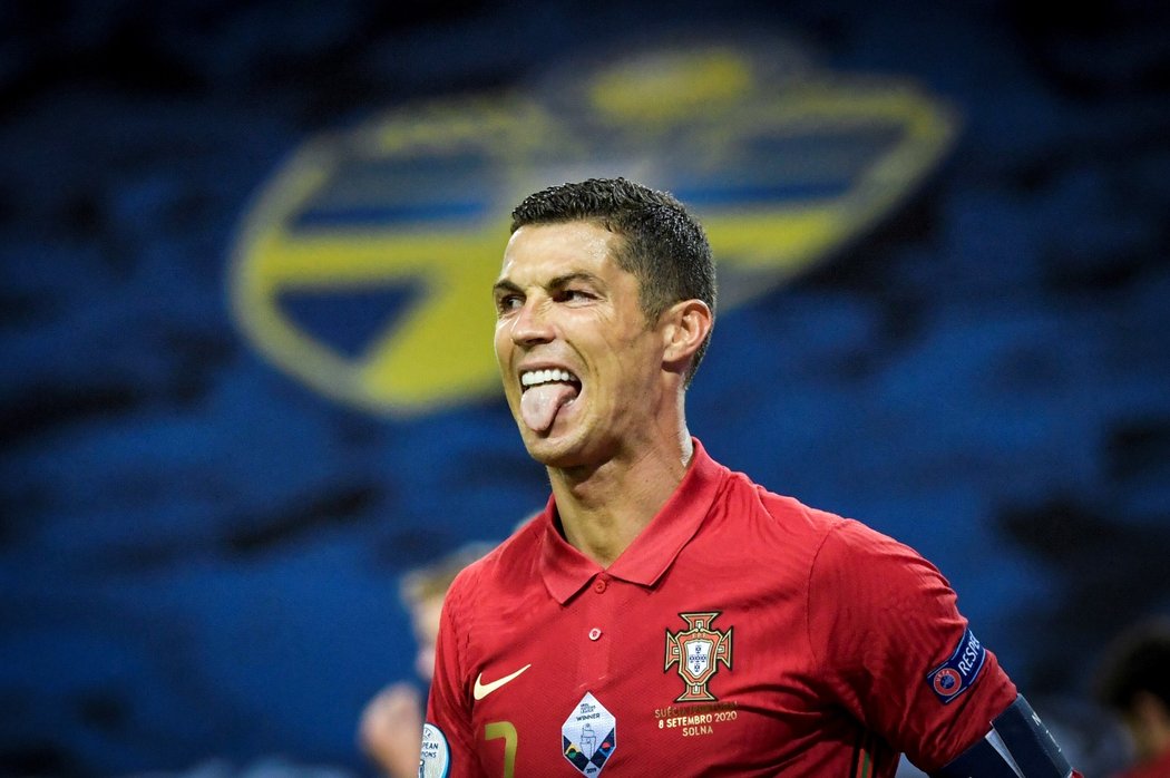 Portugalská legenda Cristiano Ronaldo v utkání se Švédskem, ve kterém vstřelil svůj 100. gól za reprezentaci