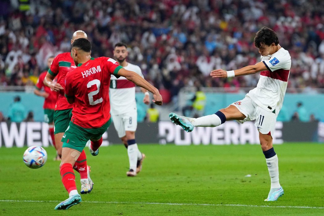 Joao Félix pálí na marockou bránu, Ašraf Hakimi se pokouší flokovat