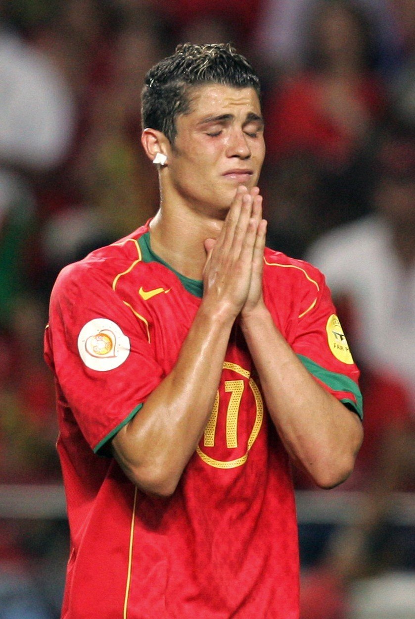 Zklamaný Ronaldo na EURO 2004