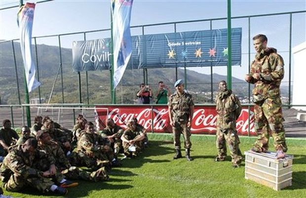 Rozkaz, pane! I Ronaldo se učil vojenské disciplíně. Rozkaz, pane! I Ronaldo se učil vojenské disciplíně.