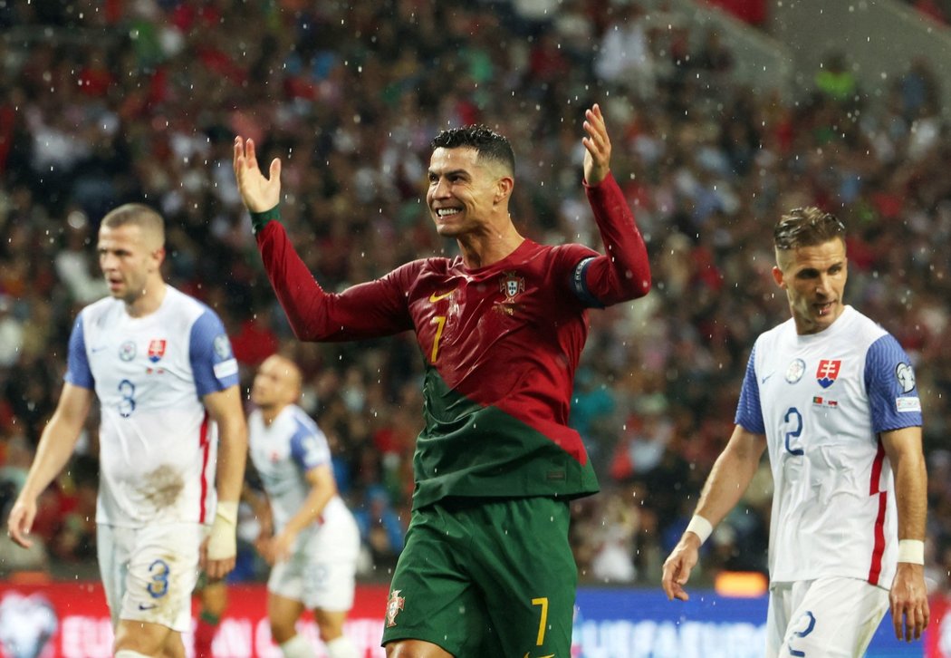 Cristiano Ronaldo se trefil proti Slovensku dvakrát