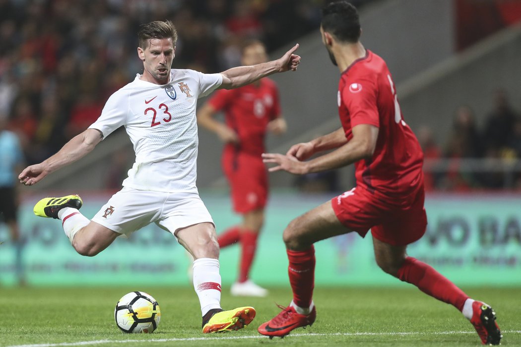 Adrien Silva při střeleckém pokusu neuspěl