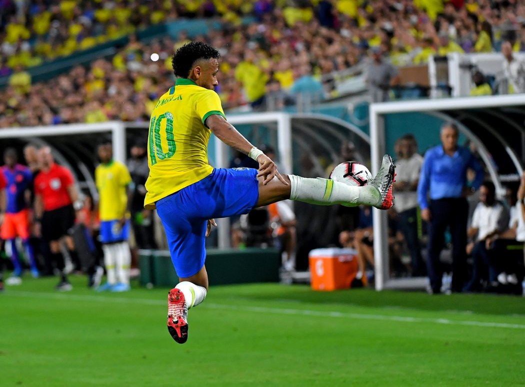 Neymar odehrál proti Kolumbii první zápas od červnového zranění