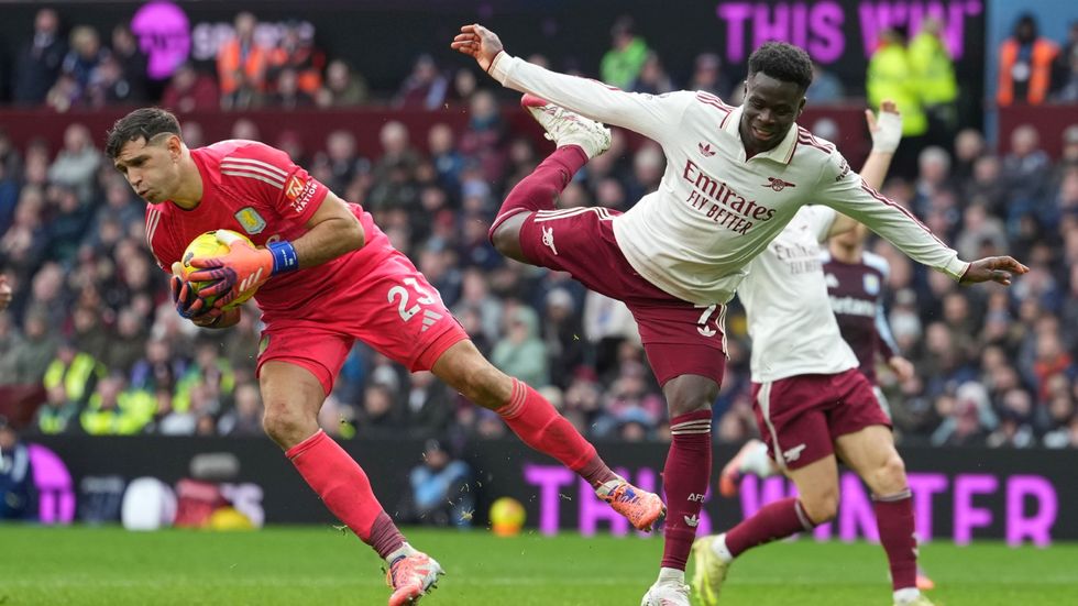 Fotbalisté Aston Villy šokují vedoucí Arsenal