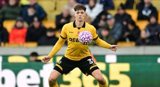 Krejčí měl zájemce z Premier League, ale zůstává. Kouč mu vzkázal: Musíš pracovat Krejčí měl zájemce z Premier League, ale zůstává. Kouč mu vzkázal: Musíš pracovat