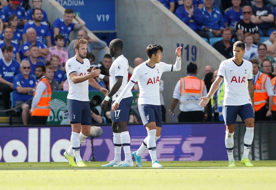 Harry Kane otevřel skóre utkání na hřišti Leicesteru v 29. minutě