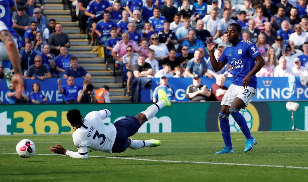 Pouhé čtyři minuty po odvolané brance Serge Auriera se na druhé straně postaral o vyrovnání Ricardo Pereira