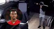 Obránce Arsenalu Gabriel čelil útočníkovi s baseballovou pálkou