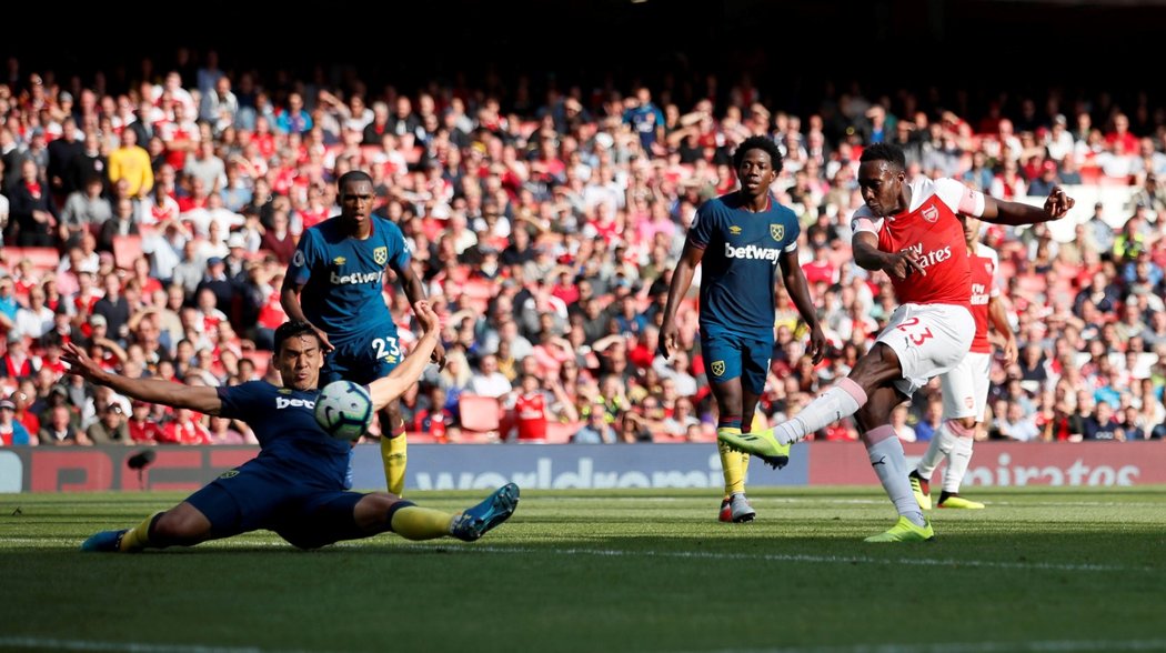 Útočník Danny Welbeck z Arsenalu pojistil výhru gólem na 3:1 v nastaveném čase