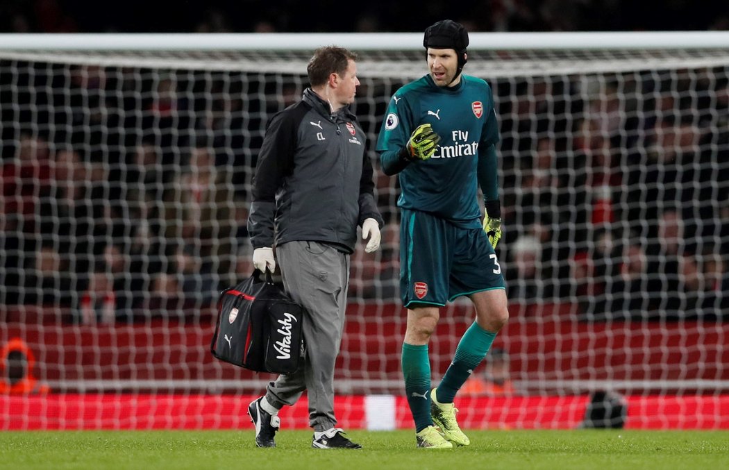 Petr Čech zápas proti Evertonu nedochytal. Kvůli zranění ho v 70. minutě nahradil v brance David Ospina