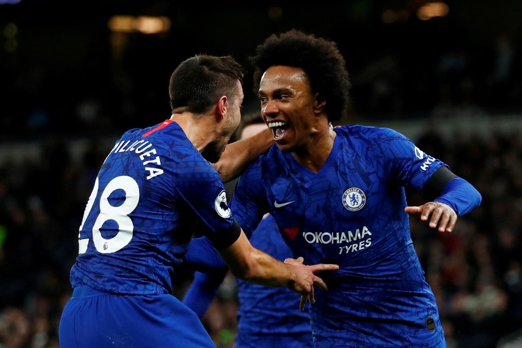 Willian rozhodl dvěma góly o výhře Chelsea nad Tottenhamem