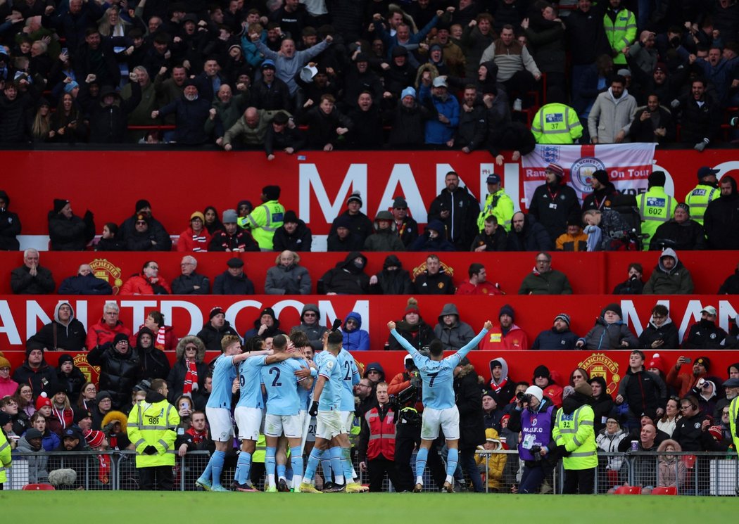 Skóre derby o Manchester otevřel hlavou Jack Grealish